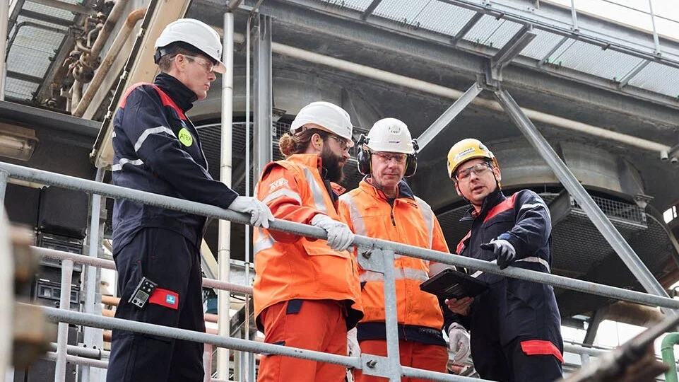 Customer and BC experts in discussion on customer site