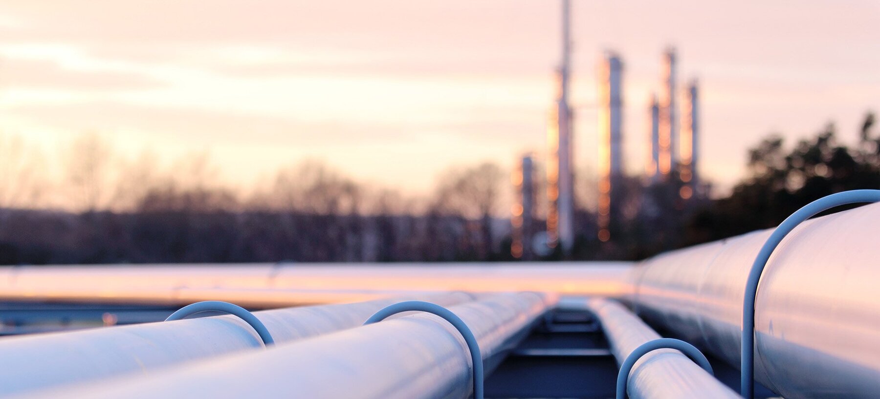 Pipelines leading to a refinery