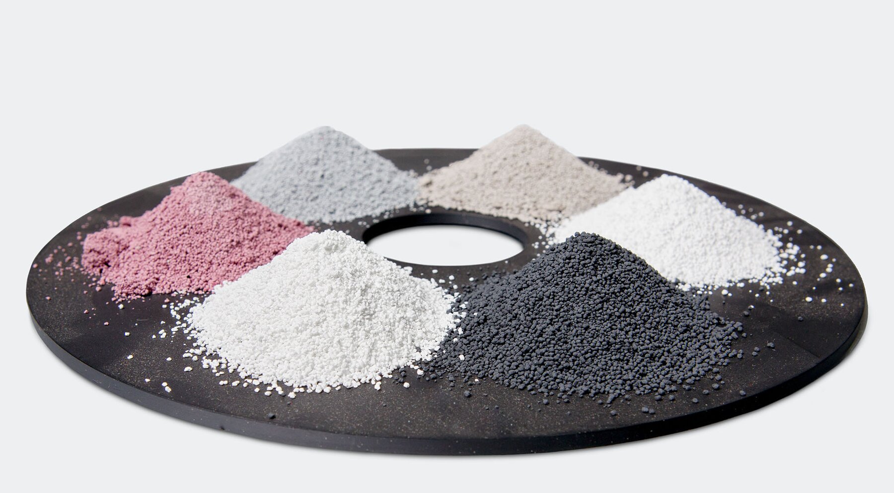 Divers powders on a plate