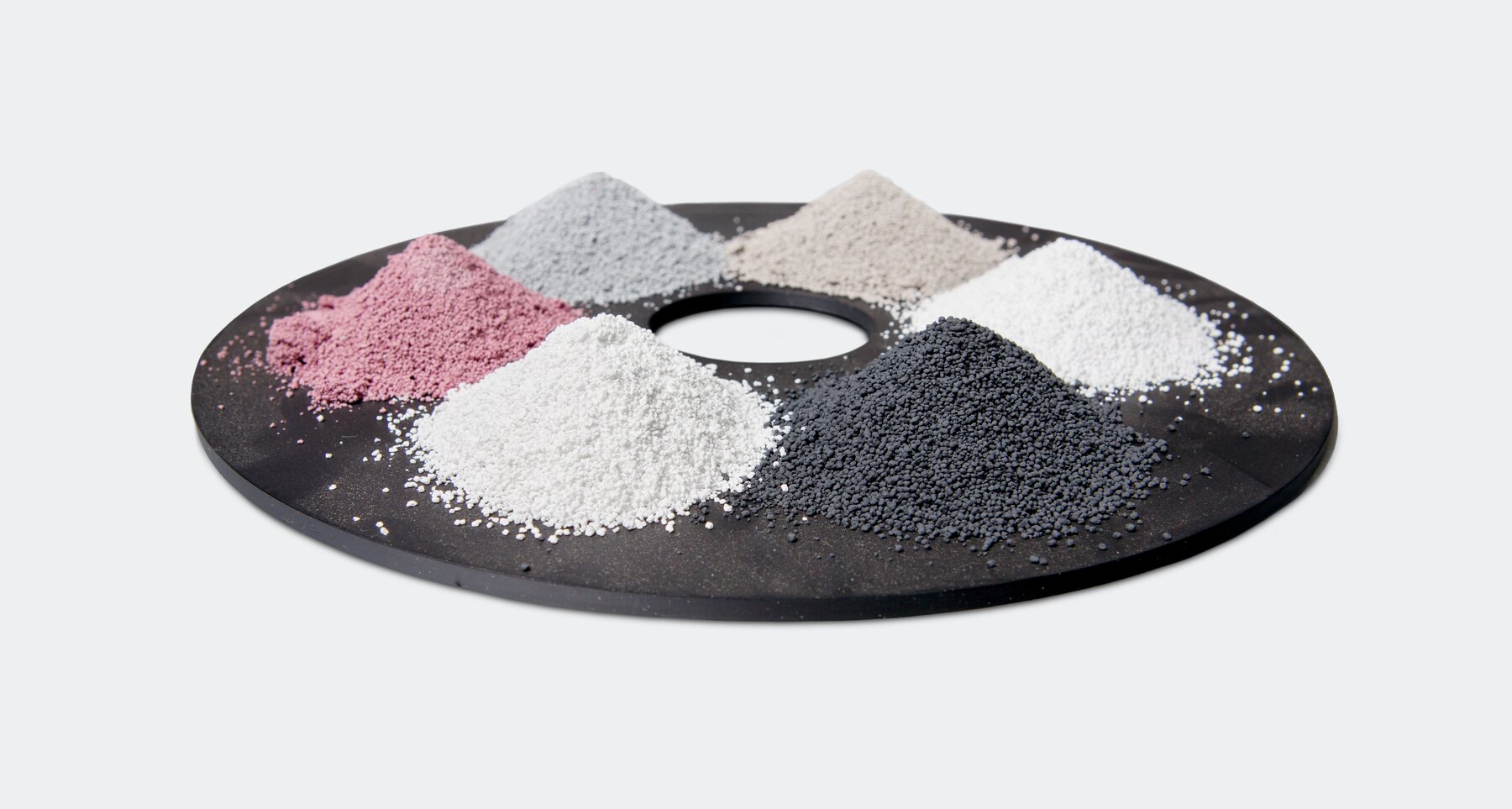 Divers powders on a plate