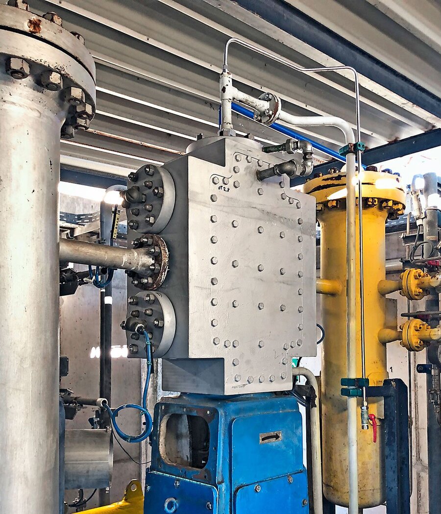 New cylinder in installed condition