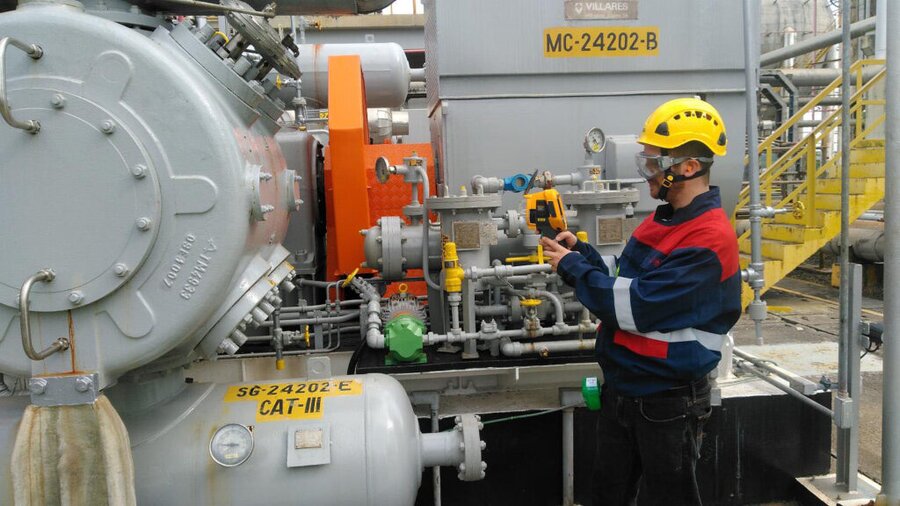 BC Activiate person working on compressor