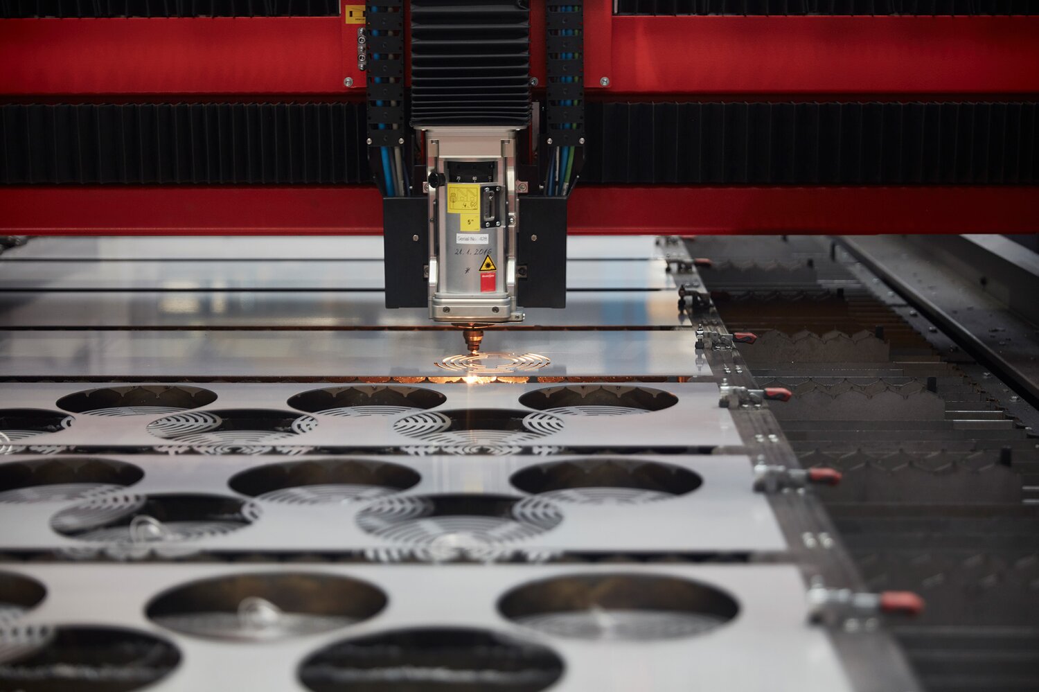Laser cutting of valve plates Laser cutting of valve plates