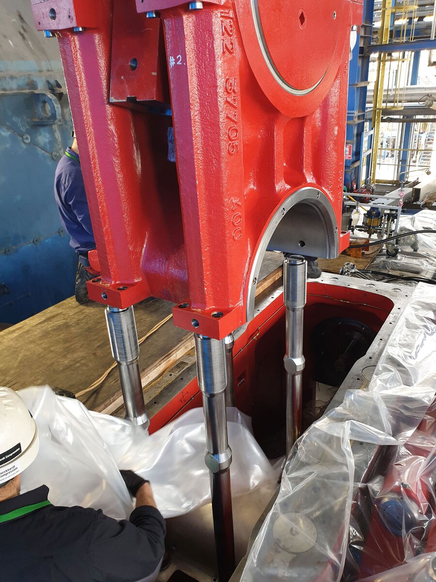 Overhaul of connecting rod including replacement of bearing